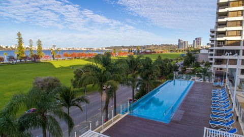 Crowne Plaza Perth - VIC Tourism 0