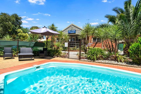 Comfort Inn Coach & Bushmans - VIC Tourism 11