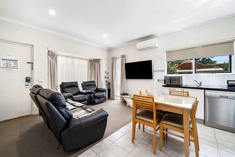 Comfort Inn Coach & Bushmans - VIC Tourism 16