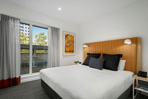 Quest Canberra City Walk - VIC Tourism 8