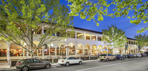 Quest Canberra - VIC Tourism 0