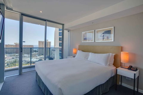 Hilton Surfers Paradise Hotel - VIC Tourism 4