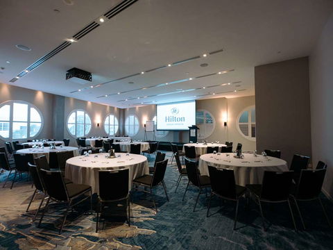 Hilton Surfers Paradise Hotel - VIC Tourism 8