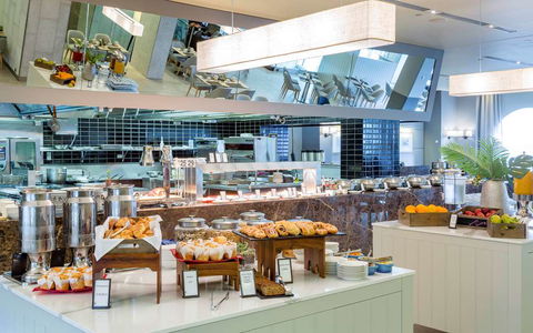 Hilton Surfers Paradise Hotel - VIC Tourism 10
