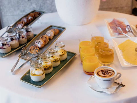 Hilton Surfers Paradise Hotel - VIC Tourism 11