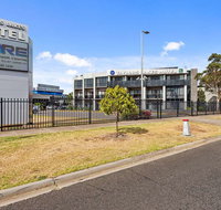 Quality Inn Taylors Lakes Motel - VIC Tourism