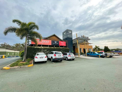 Nightcap at Hinterland Hotel - VIC Tourism 0