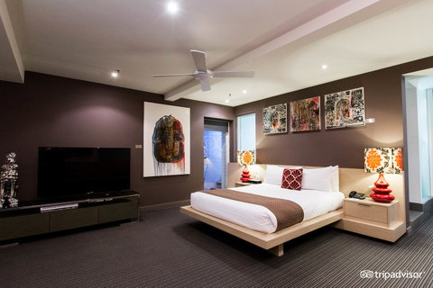 Tolarno Hotel - VIC Tourism 9
