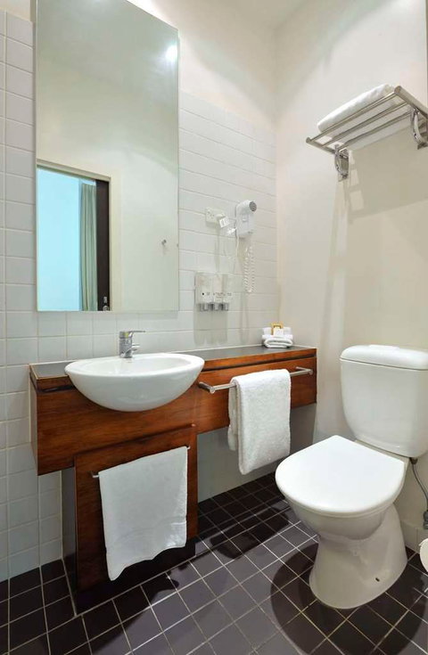 Metro Apartments on Bank Place - VIC Tourism 11