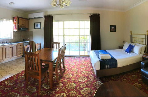 Meramie Motor Inn - VIC Tourism 3