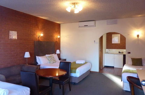 Meramie Motor Inn - VIC Tourism 4