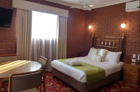 Meramie Motor Inn - VIC Tourism 6
