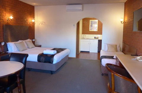 Meramie Motor Inn - VIC Tourism 7