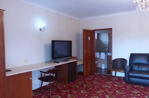 Meramie Motor Inn - VIC Tourism 9