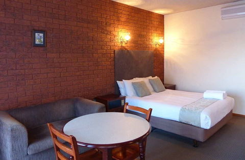 Meramie Motor Inn - VIC Tourism 11