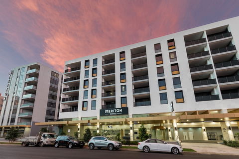 Meriton Suites Sydney Airport - VIC Tourism 1