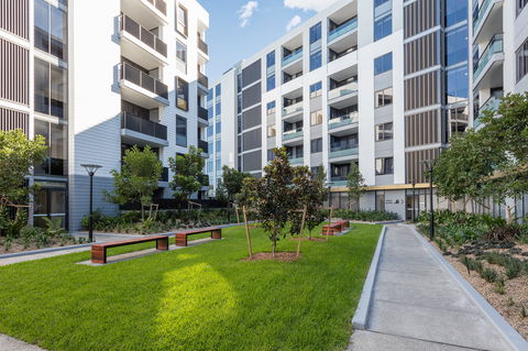 Meriton Suites Sydney Airport - VIC Tourism 3