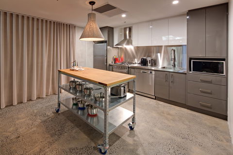 Zara Tower Serviced Apartments - VIC Tourism 9
