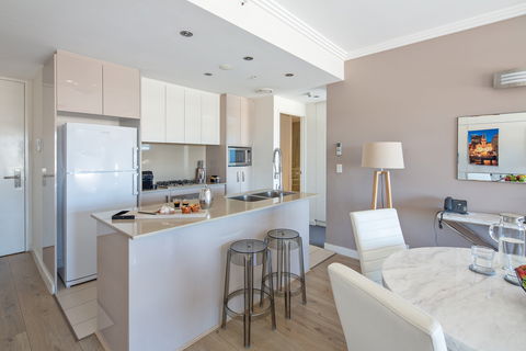 Zara Tower Serviced Apartments - VIC Tourism 11