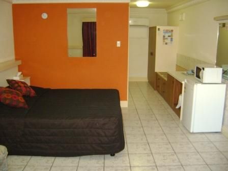 Alice Springs Airport Motel - VIC Tourism 1