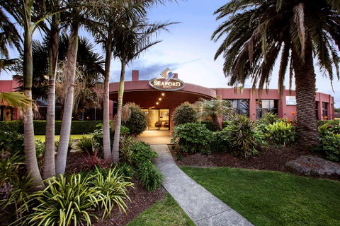 Nightcap at Seaford Hotel - VIC Tourism 0