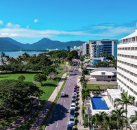Holiday Inn Cairns Harbourside - VIC Tourism