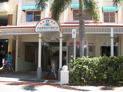 Macrossan House Boutique Holidays Apts - VIC Tourism 1