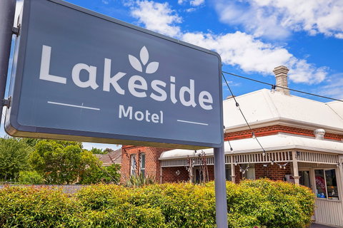 Hamilton Lakeside Motel - VIC Tourism 2