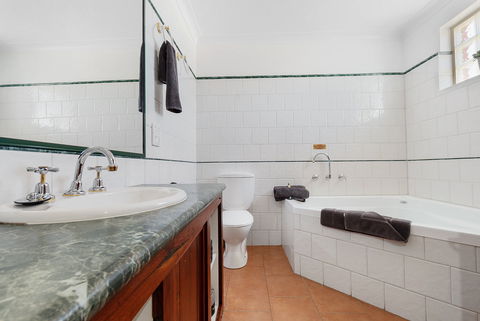 The Georgian Motor Lodge - VIC Tourism 1