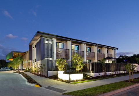 The Glen Hotel & Suites - VIC Tourism 0