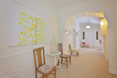 Mole Creek Guest House - VIC Tourism 1