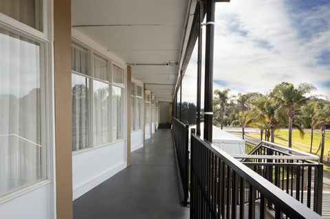 Rivers Inn Motel - VIC Tourism 1
