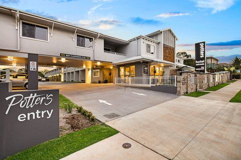 Potter's Boutique Hotel - VIC Tourism 1