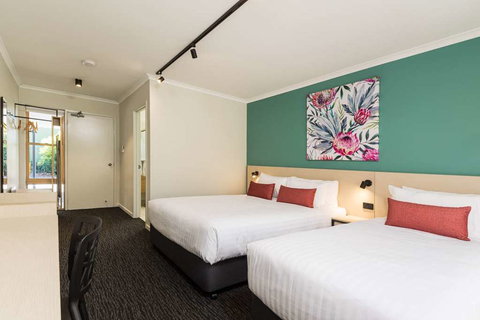 NIghtcap at Balaclava Hotel - VIC Tourism 2