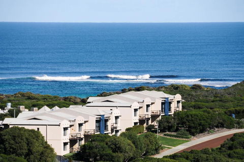 Margarets Beach Resort - VIC Tourism 1