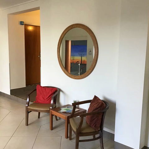 Ayr Traveller's Motel - VIC Tourism 3