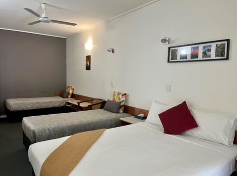 Ayr Traveller's Motel - VIC Tourism 12