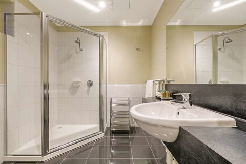 Lake Inn Ballarat - VIC Tourism 3