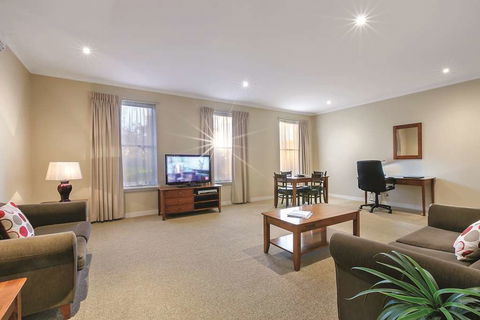 Lake Inn Ballarat - VIC Tourism 13