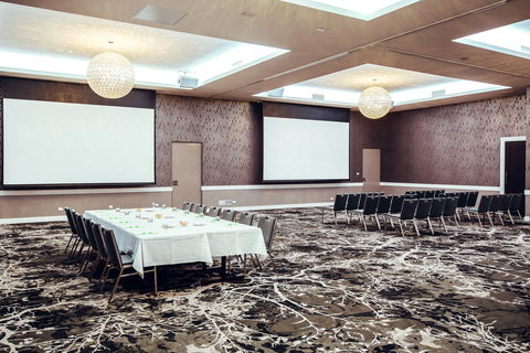 Holiday Inn Warwick Farm - VIC Tourism 6