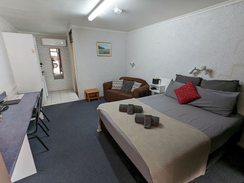 Abajaz Motor Inn - VIC Tourism 0