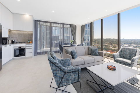Meriton Suites George St - VIC Tourism 3