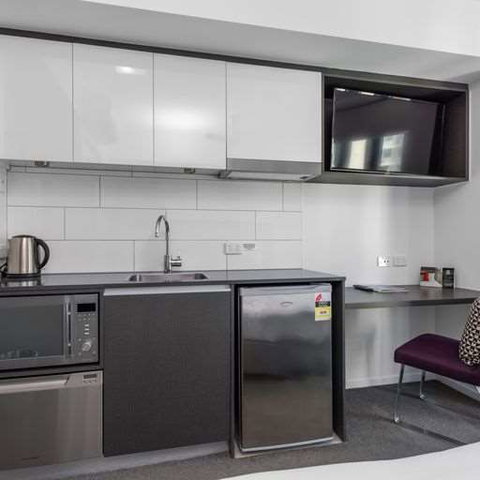 H on Mitchell Apartment Hotel - VIC Tourism 1