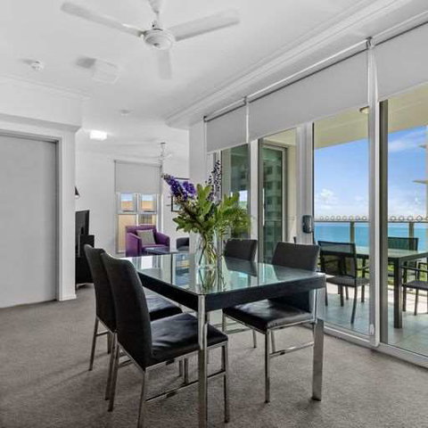 H on Mitchell Apartment Hotel - VIC Tourism 9