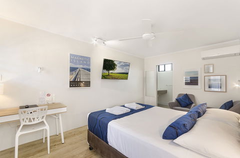 Beach House Motel - VIC Tourism 1