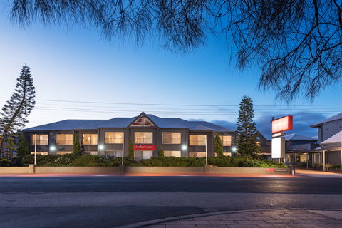 Bellevue On The Lakes - VIC Tourism 0