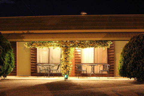 Riverland Motel - VIC Tourism 0