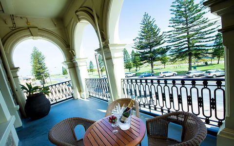 Largs Pier Hotel - VIC Tourism 2