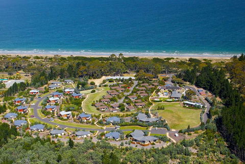 Club Wyndham Seven Mile Beach-Trademark - VIC Tourism 0