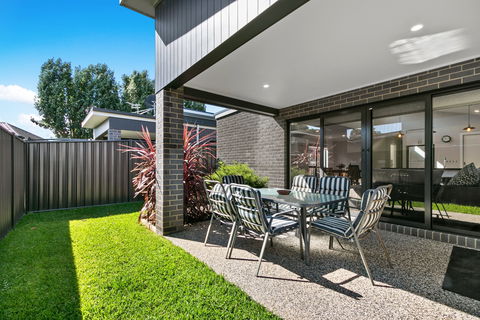 Hotel Aspen & Apartments - VIC Tourism 1